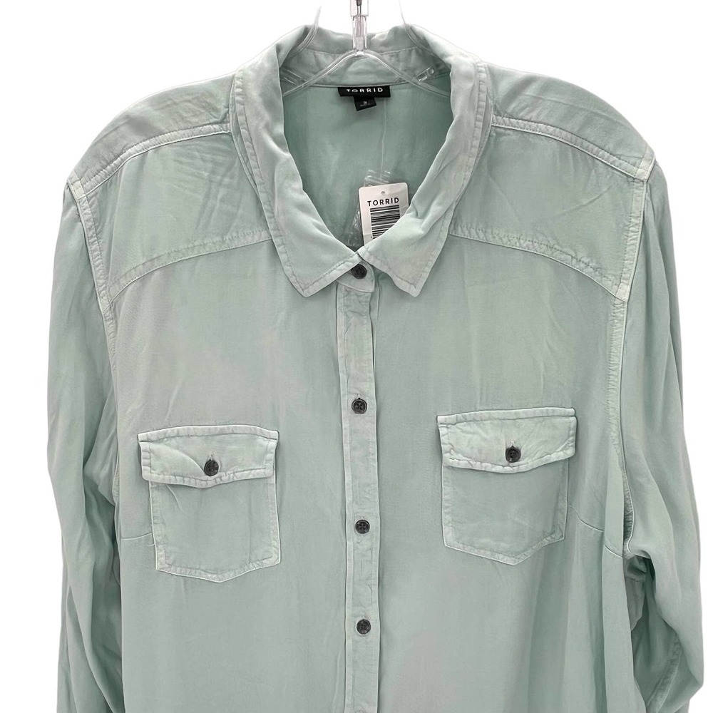 Torrid pastel green button front women’s shirt